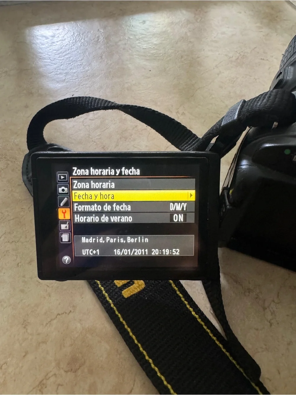 Nikon D5100 DSLR Camera in Black with 18-55mm Lens